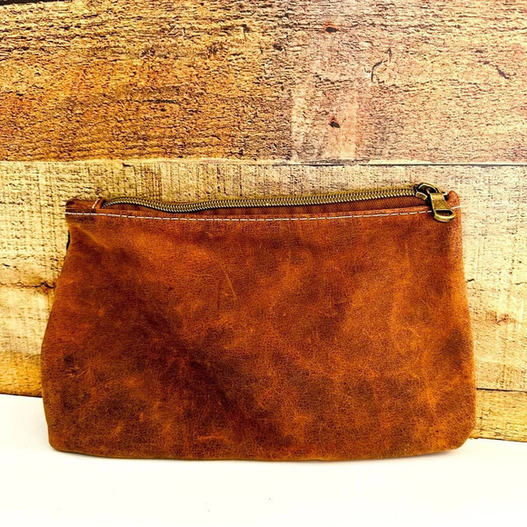 Plumas and Jade Tooled Feather Leather Makeup Bag - Picture 2 of 4